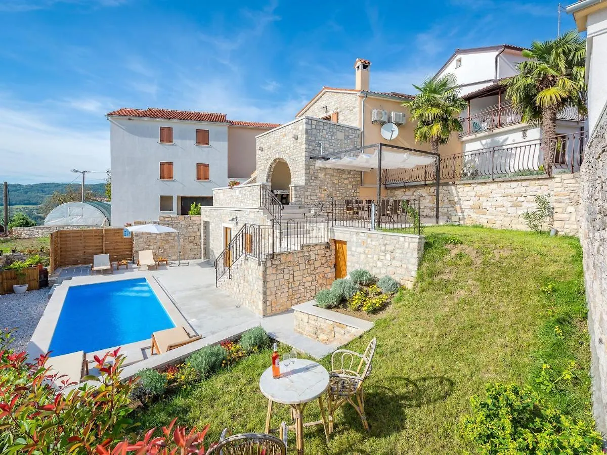 Charming Holiday Home In Pazin With Private Pool