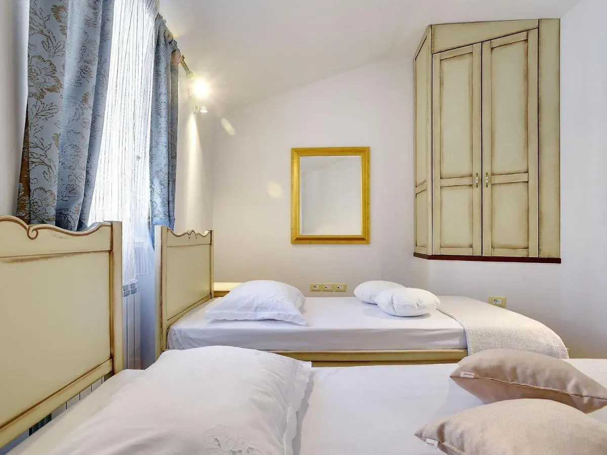 Charming Holiday Home In Pazin With Private Pool