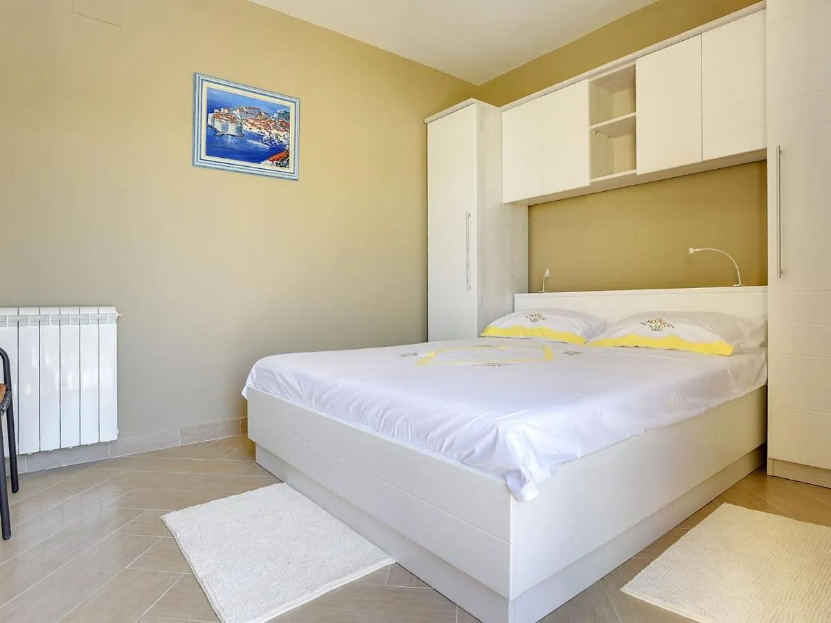Charming Holiday Home In Pazin With Private Pool
